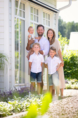 Bilder utomhus p&aring; familjen
